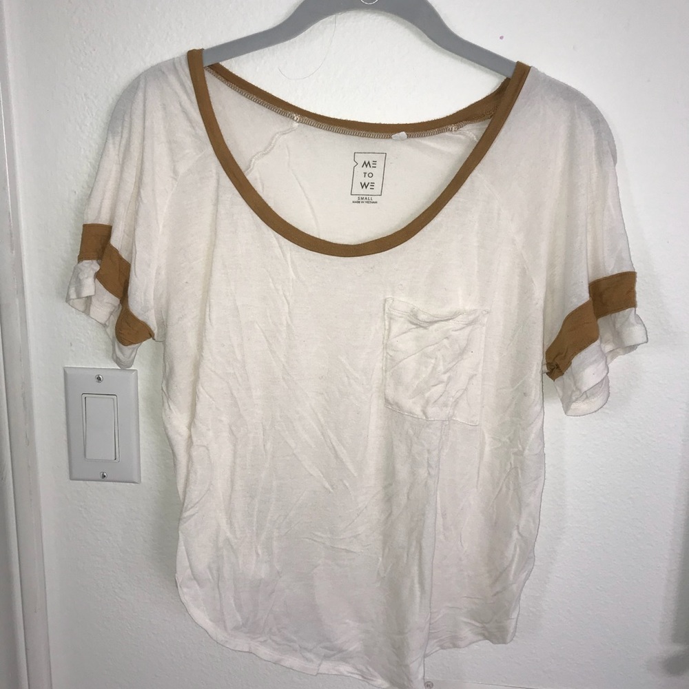 MAKE OFFERS💛 Pac Sun T-Shirt w/ Colored Collar